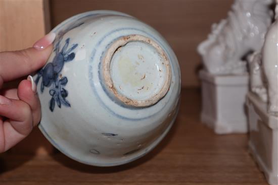 A pair of blanc de chine shi shi and blue and white bowl height 9cm